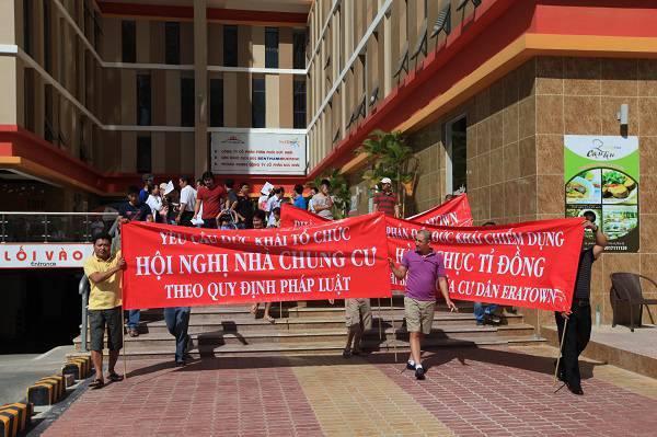 Cư dân The Era Town biểu tình yêu cầu chủ đầu tư Đức Khải tổ chức "Hội nghị chung cư"